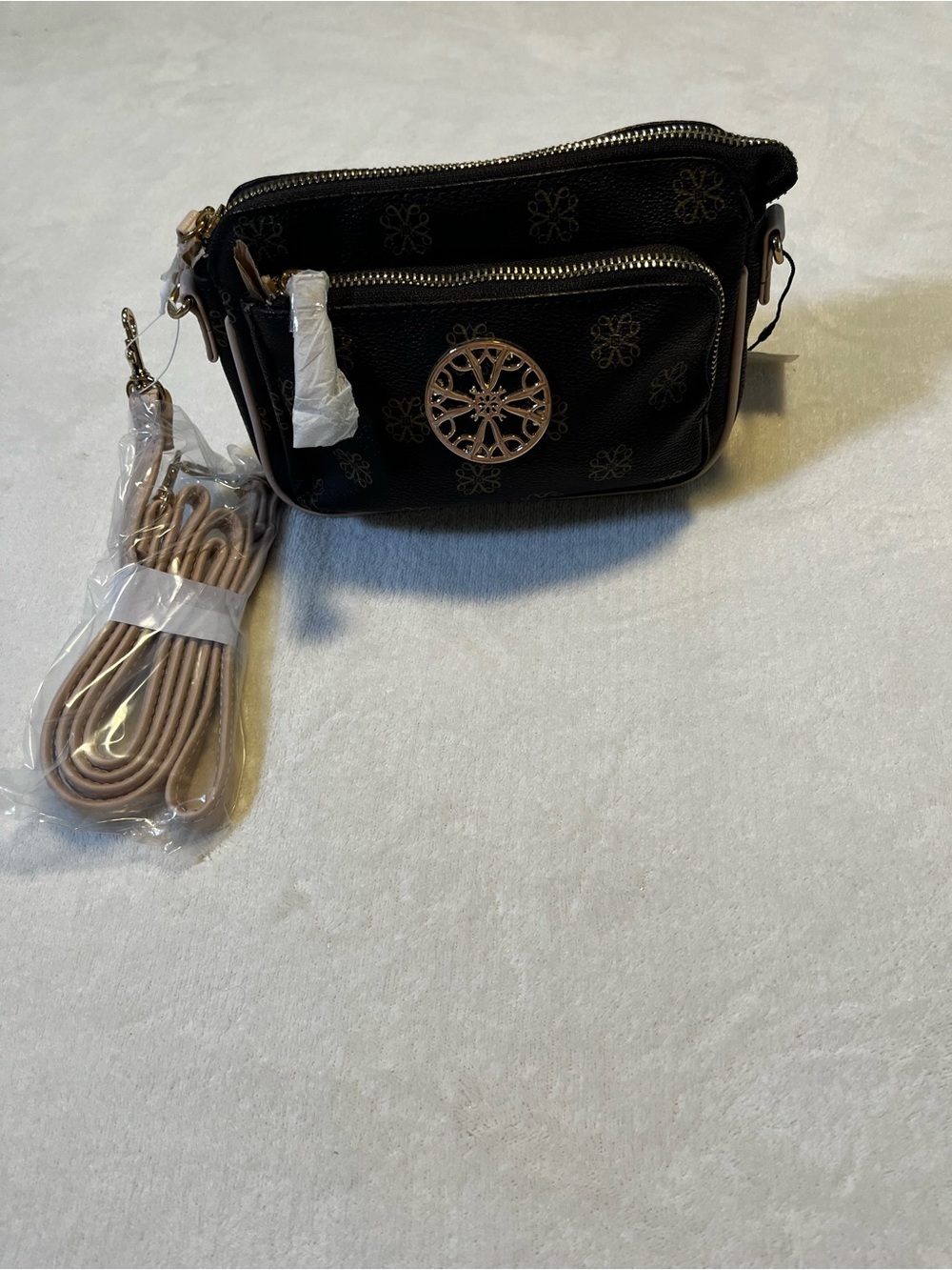 🌸 AVON Signature Collection Black & Blush Pink Crossbody/Wristlet Bag NWT 🌸 - Picture 2 of 7